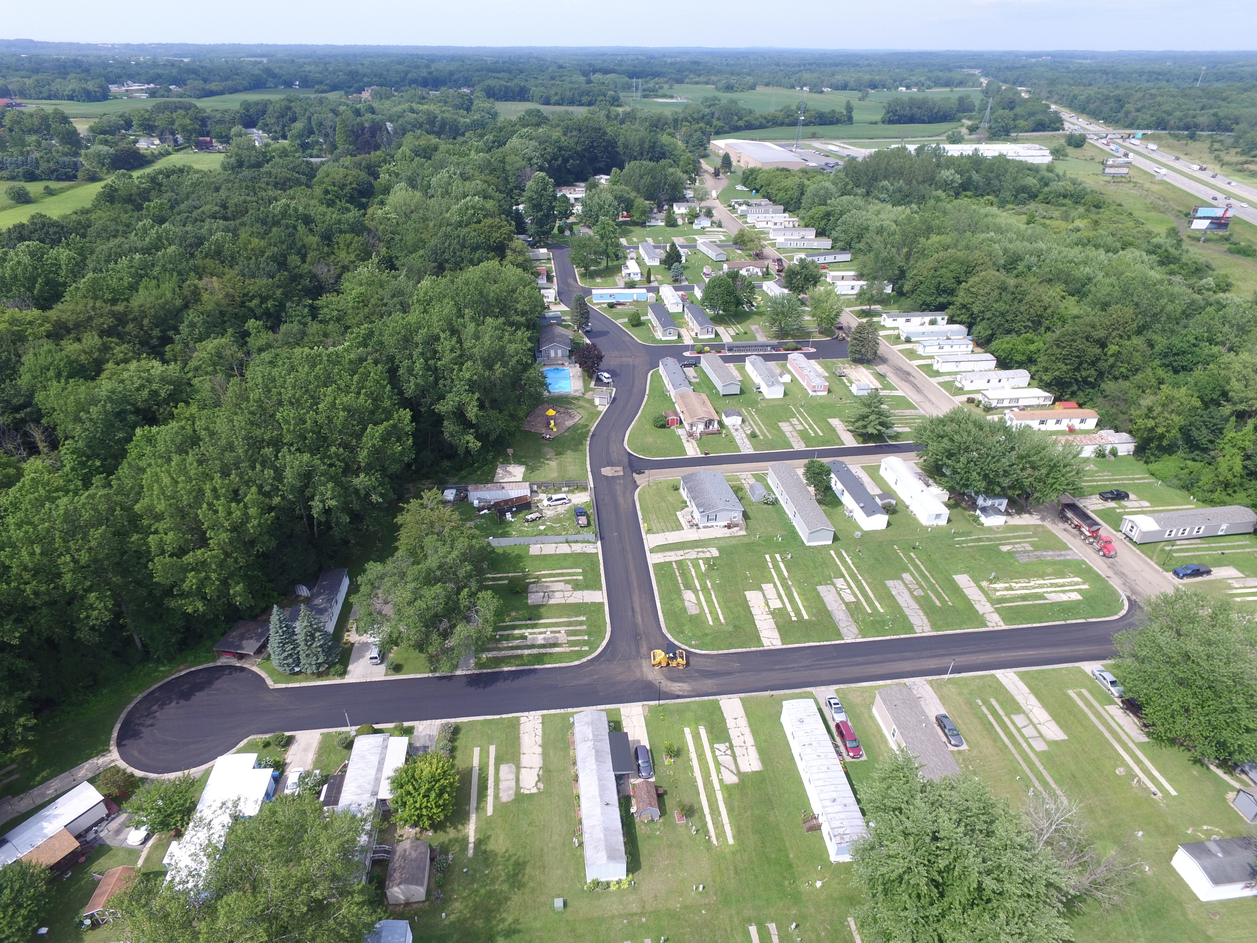 Vue aérienne d'un chantier de construction d'infrastructure